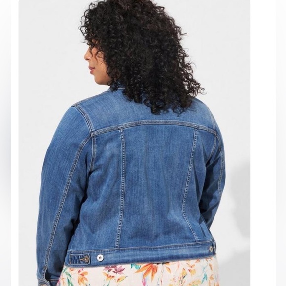 Torrid Denim Fitted Trucker Button down Jacket Size 3 - Picture 3 of 17